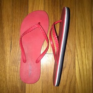 American Eagle flip flops